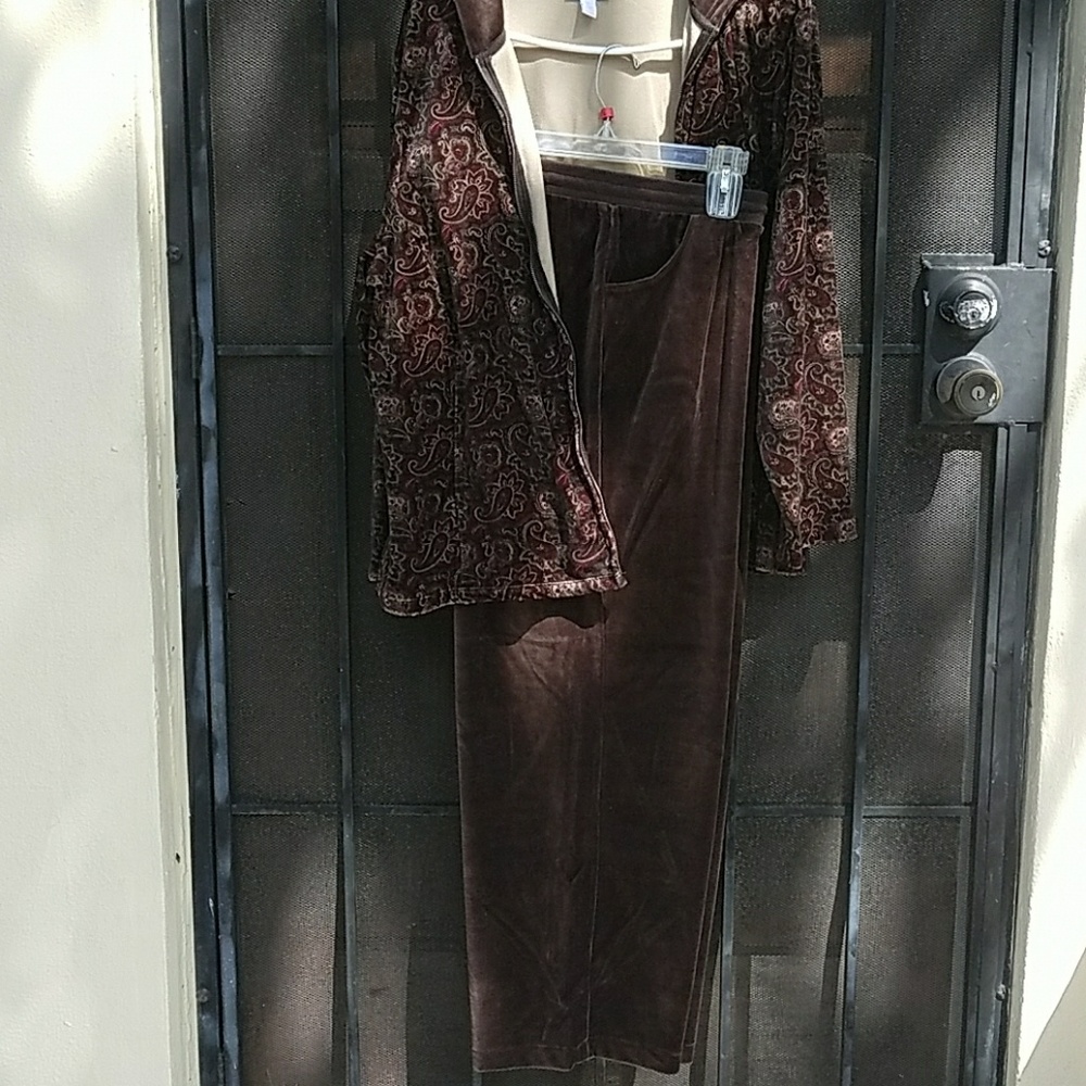 Brown with paisley print 2 piece set